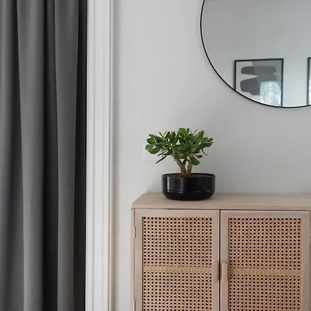 Modern 1br With Huge Balcony Above Mall Of Tripla By Nordic Collection