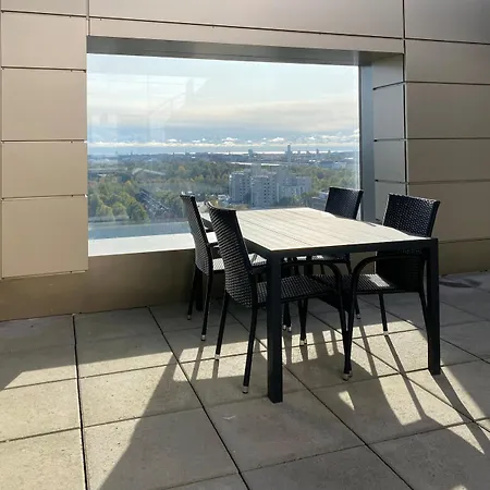 Modern 1br With Huge Balcony Above Mall Of Tripla *